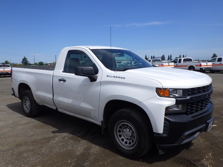 2020-chevrolet-1500-image-2