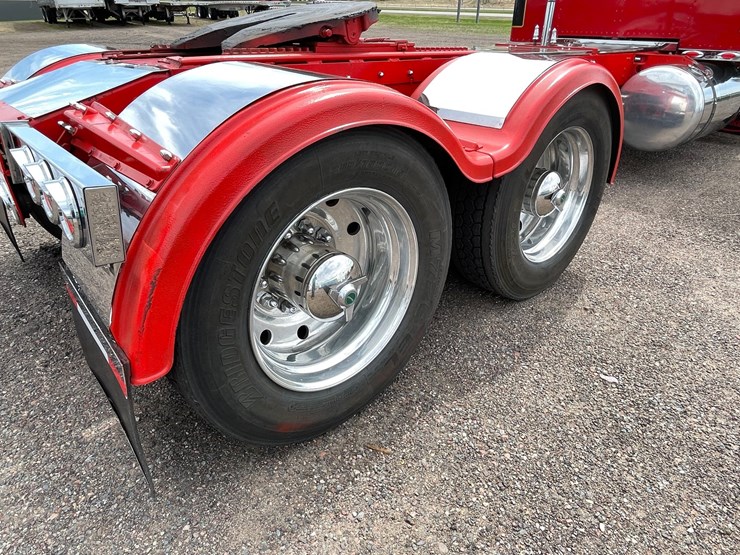 1976-peterbilt-359-image-54