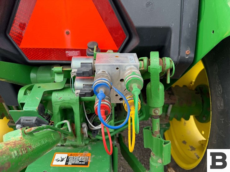 2015-john-deere-5075e-image-37