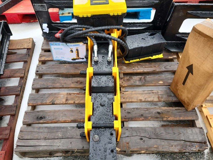 future-ft-d580-skid-steer-post-driver-image-1