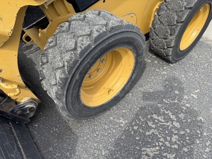 2017-caterpillar-226d-image-13