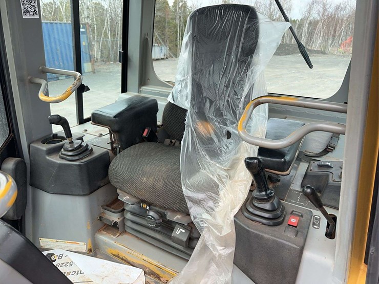 2004-caterpillar-d4g-xl-image-26