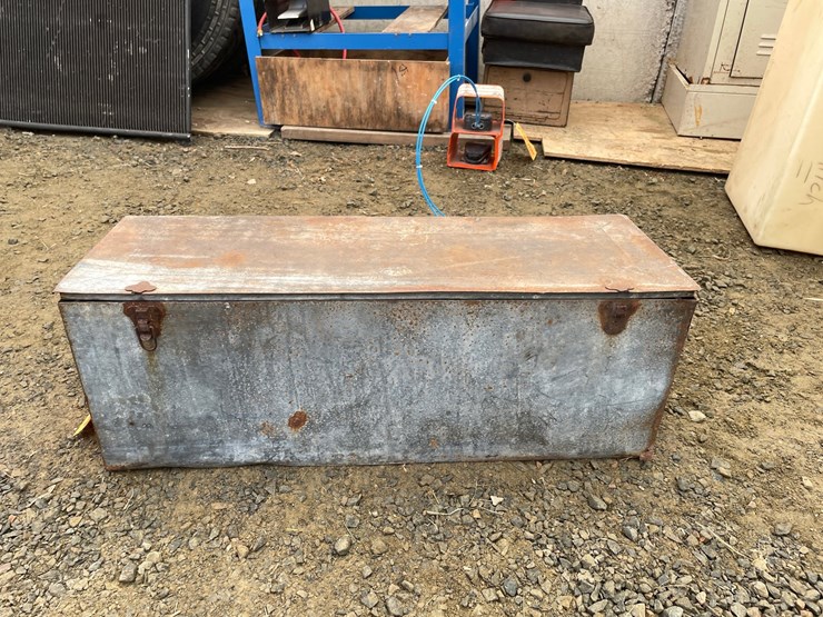 #10376-•-vintage-galvanized-storage-box-with-lid-image-2