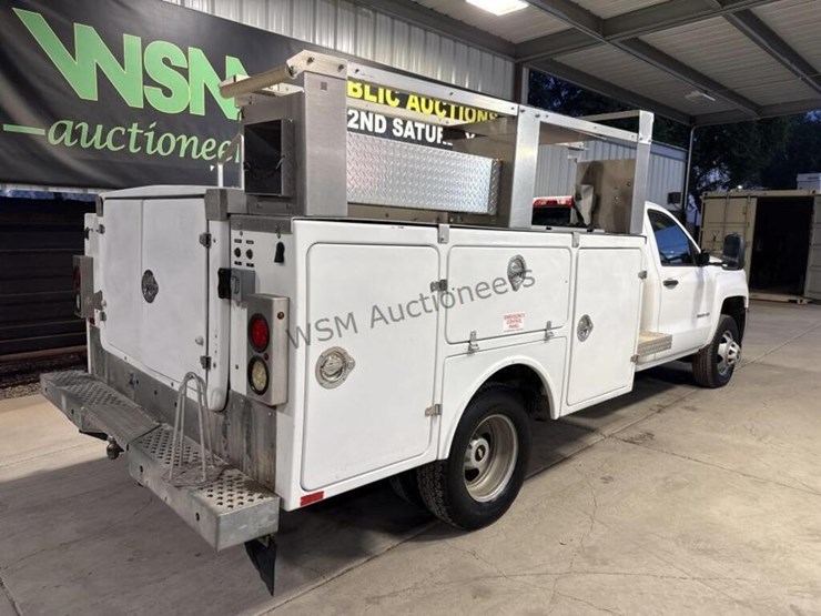 2015-chevrolet-silverado-3500hd-image-9