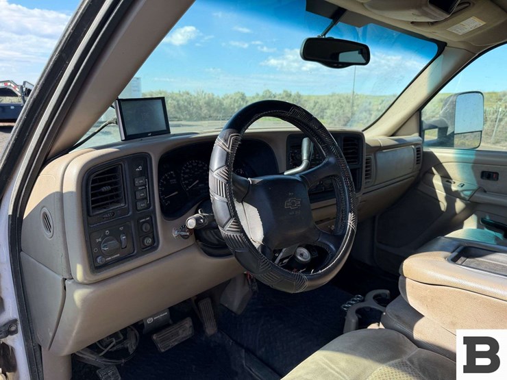 2002-chevrolet-silverado-2500hd-image-30