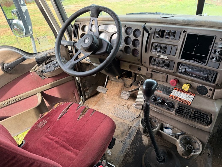 #502-•-#502-•-2005-mack-cxn613-truck---2005-mack-road-tractor-w/-sleeper-image-29