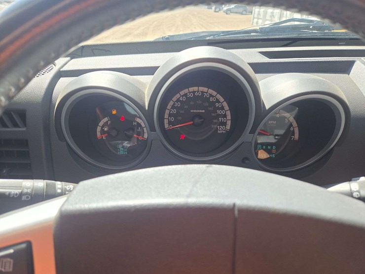 2011-dodge-nitro-image-16