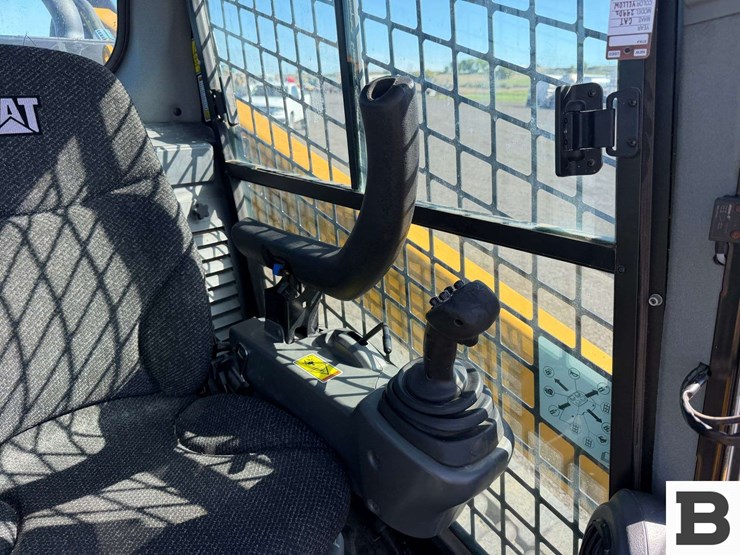 2017-caterpillar-299d2-image-46