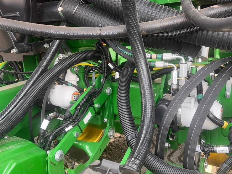 2024-john-deere-db66-image-35