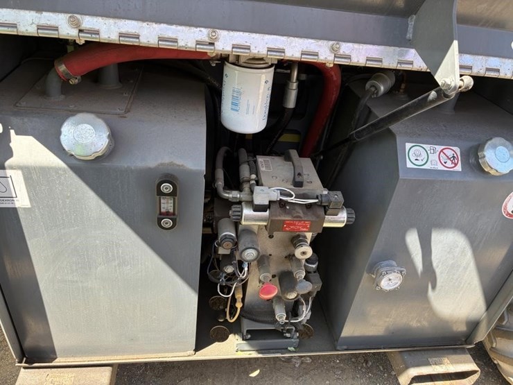 2014-skyjack-sj6832rt-image-7