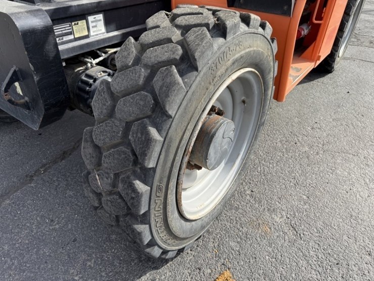 2015-jlg-g9-43a-image-13