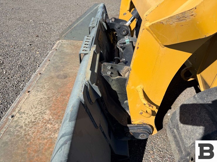 2017-caterpillar-299d2-image-12