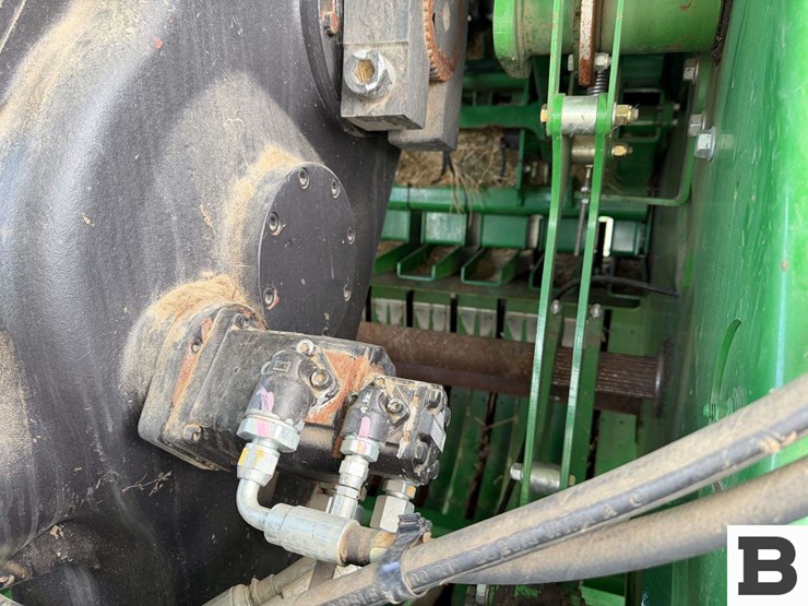 2015-john-deere-l340-image-24