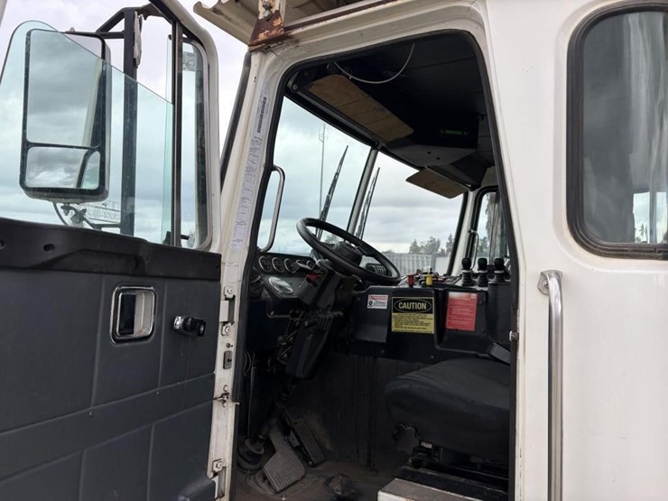 2011-autocar-xpeditor-image-10