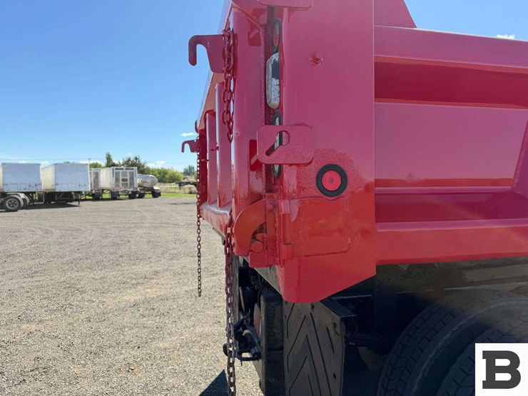 2010-ford-f750-image-27