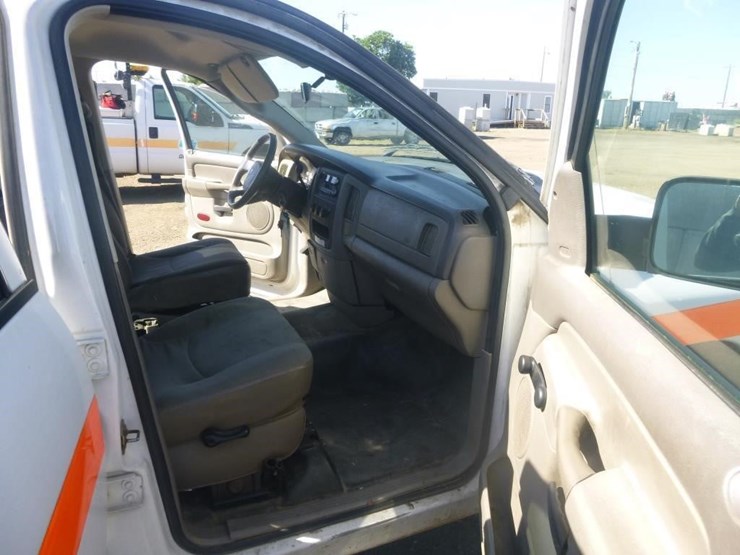 2005-dodge-ram-2500-image-17