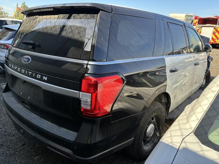 2023-ford-expedition-image-3