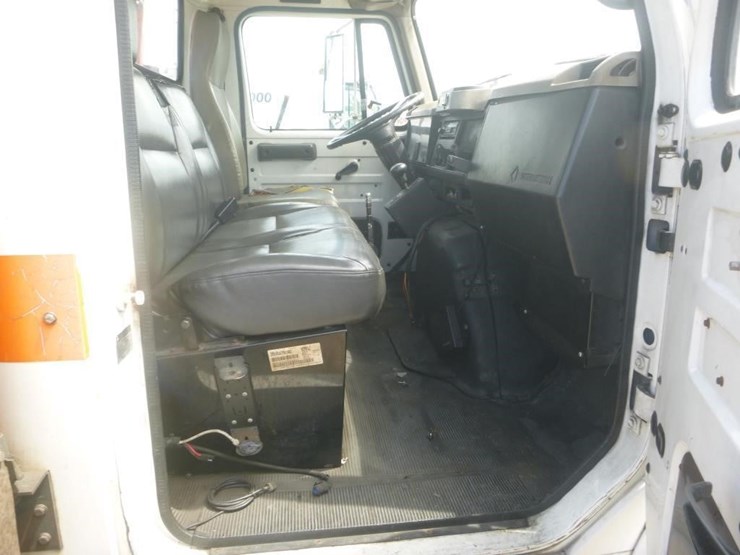 2001-international-4700-image-15
