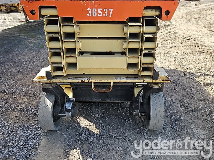 2016-jlg-3246e-image-8