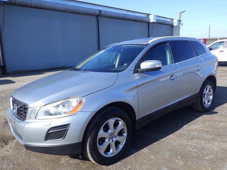 2013-volvo-xc60-image-1