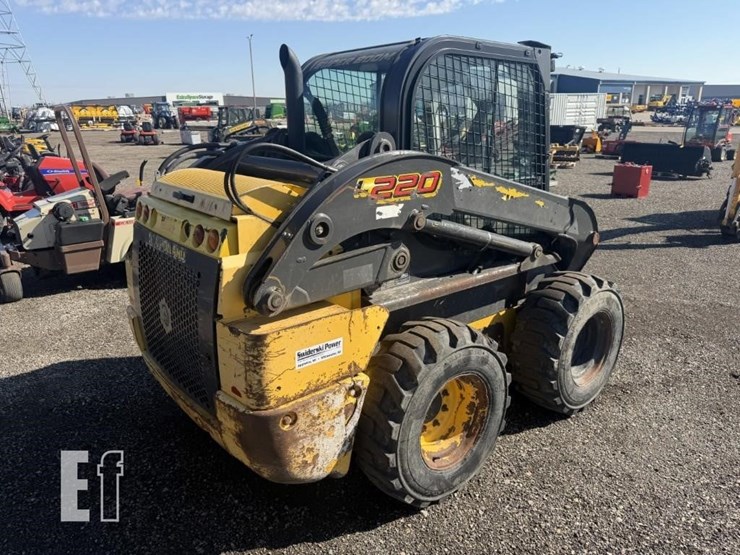 2018-new-holland-l220-image-3