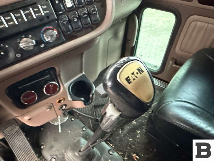 2013-peterbilt-388-image-65