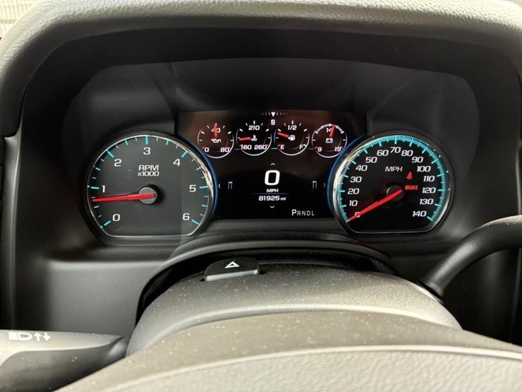 2017-chevrolet-tahoe-lt-image-16