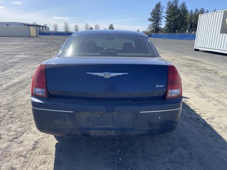 2006-chrysler-300-sedan-image-4