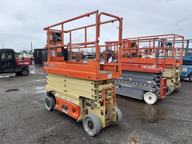 2010-jlg-2632es-image-4