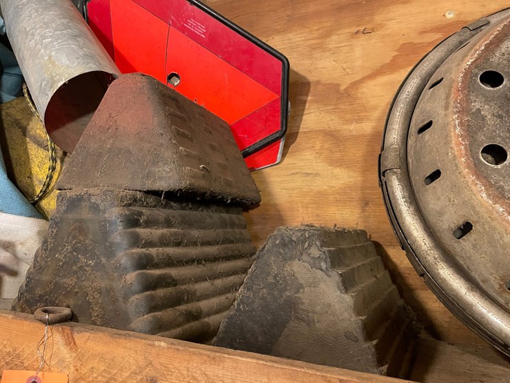 #10558-•-(3)-rubber-wheel-chocks-image-1