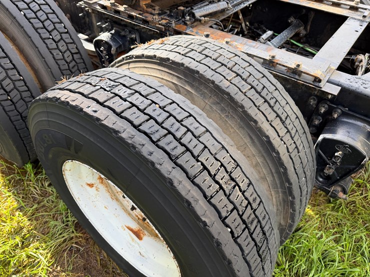 #502-•-#502-•-2005-mack-cxn613-truck---2005-mack-road-tractor-w/-sleeper-image-14