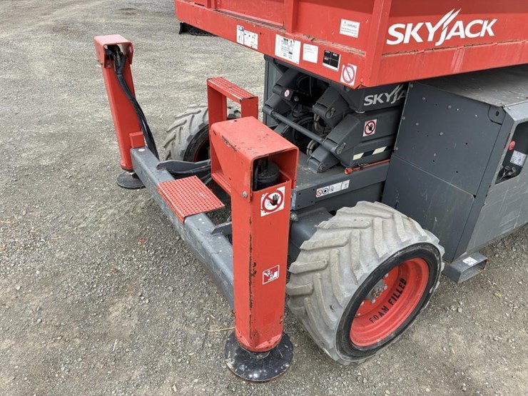 2019-skyjack-sj6826rt-image-7
