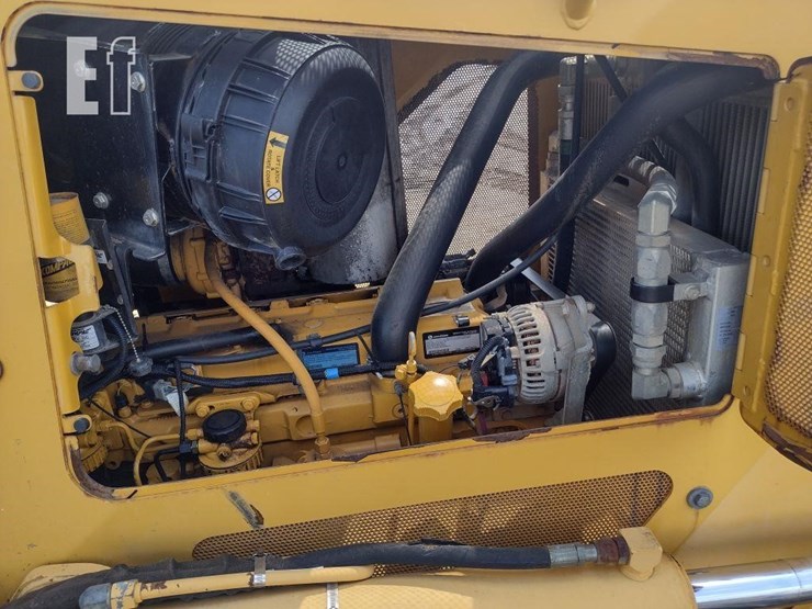 2008-deere-750j-lt-image-30