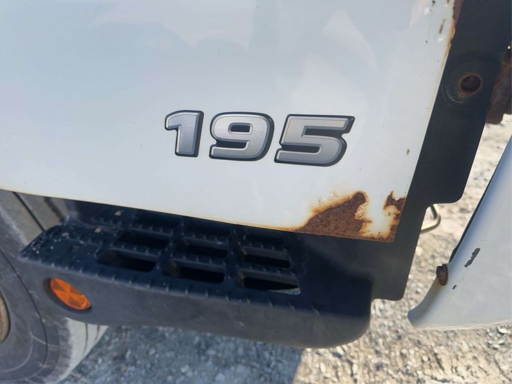 2020-hino-195-image-13