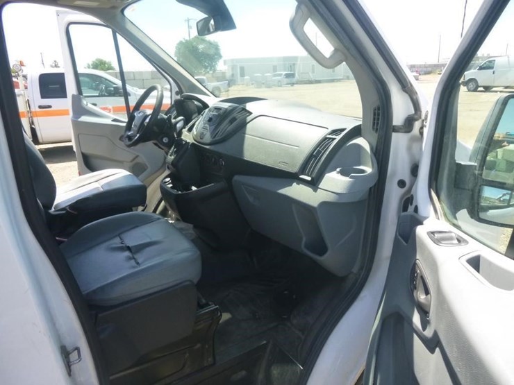 2017-ford-transit-image-12