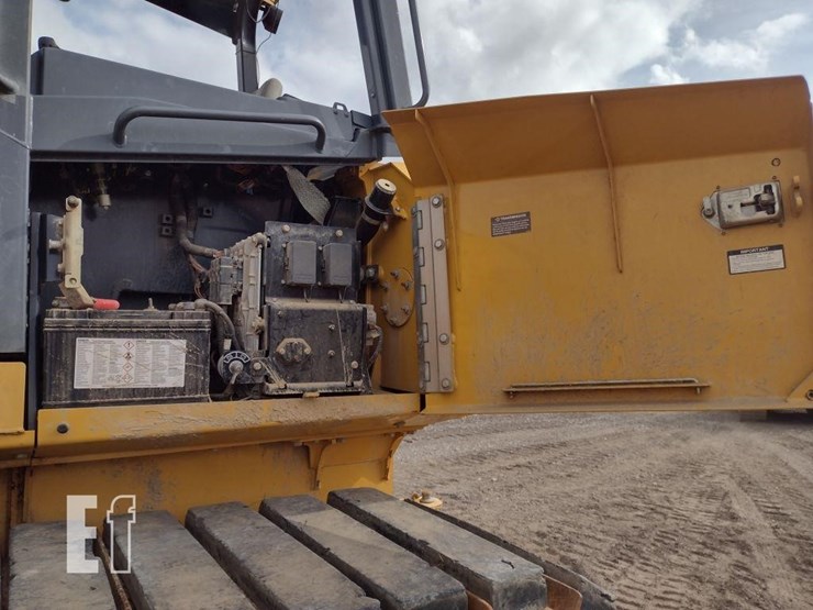 2013-deere-700k-lgp-image-21