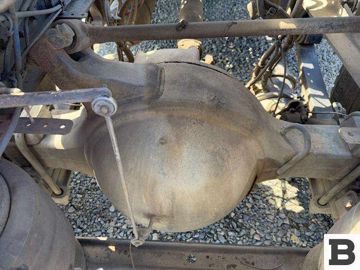 2016-freightliner-m2-bobtail-tractor-truck-image-26