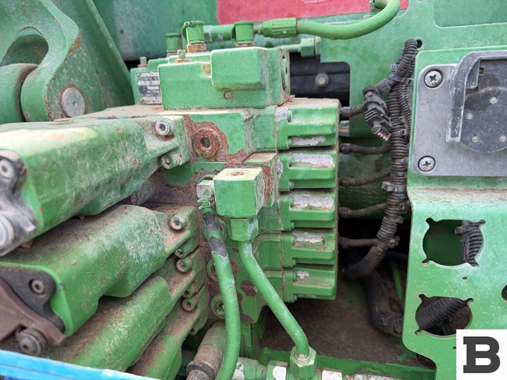 2013-john-deere-7200r-image-33