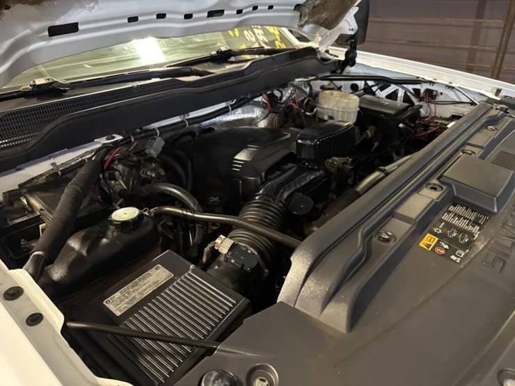 2015-chevrolet-silverado-3500hd-image-17