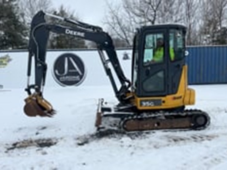 2019-deere-35g-image-35