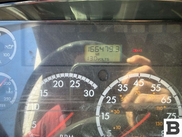 2009-freightliner-m2-box-van-truck-image-63