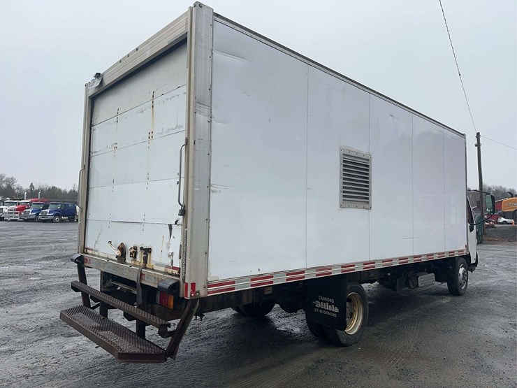 2020-hino-195-image-5