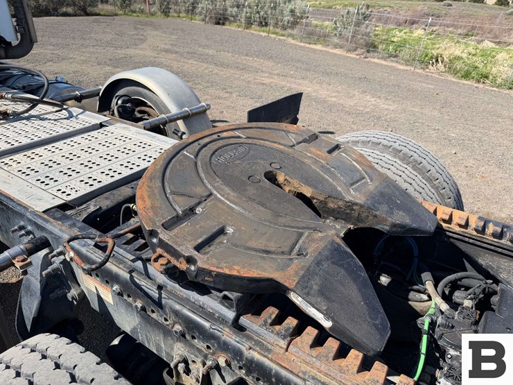 2012-freightliner-coronado-sd-tractor-truck-image-26