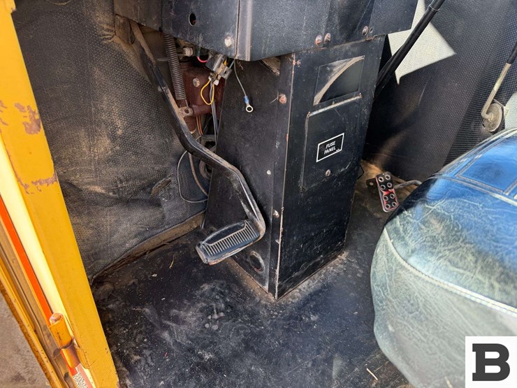 new-holland-1085-image-62