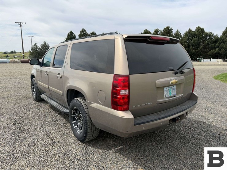 2007-chevrolet-suburban-1500-image-3