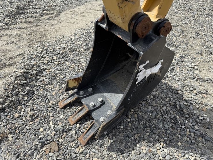 2017-caterpillar-301.7d-image-10
