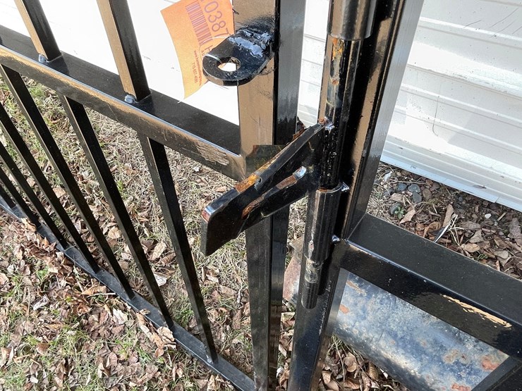 #10387-•-set-of-7'-bi-parting-metal-gates-image-8