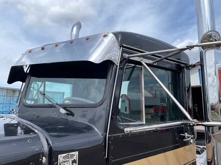 1970-peterbilt-358-image-17