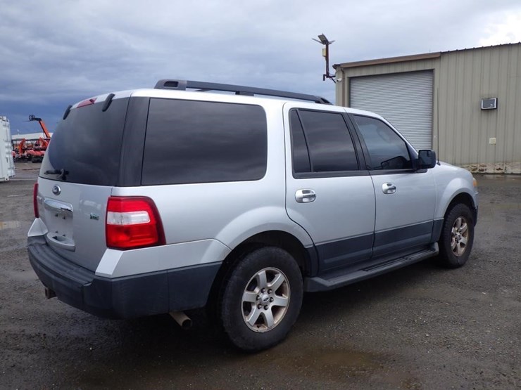 2013-ford-expedition-image-3
