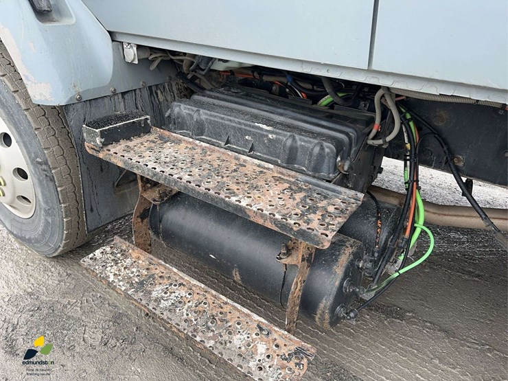 2006-international-7400-image-25